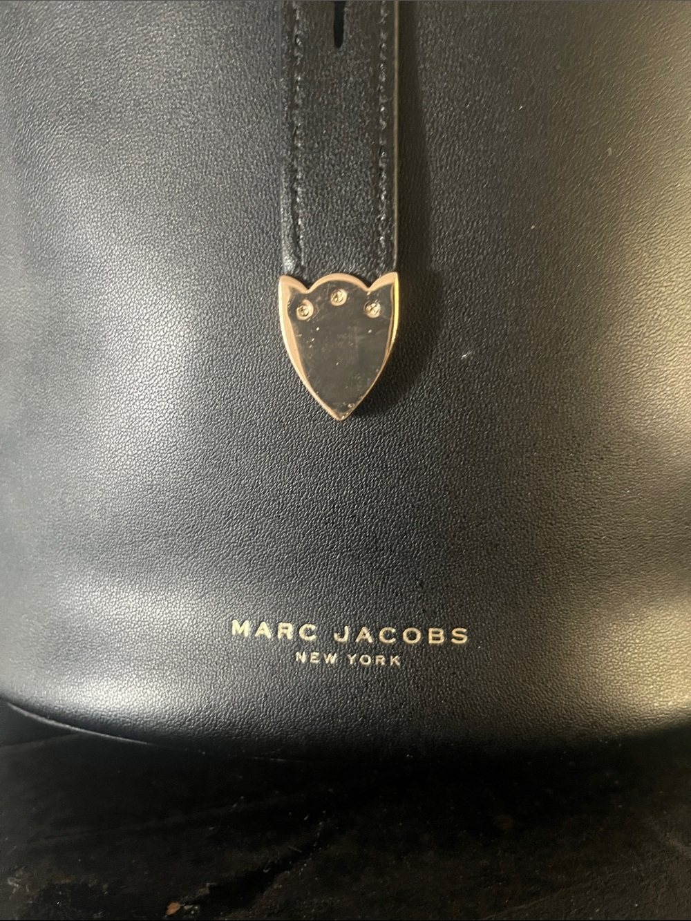 Marc Jacobs Iconic Bucket Bag Luxury Elegant Leather Timeless Black Travel - Picture 2 of 10